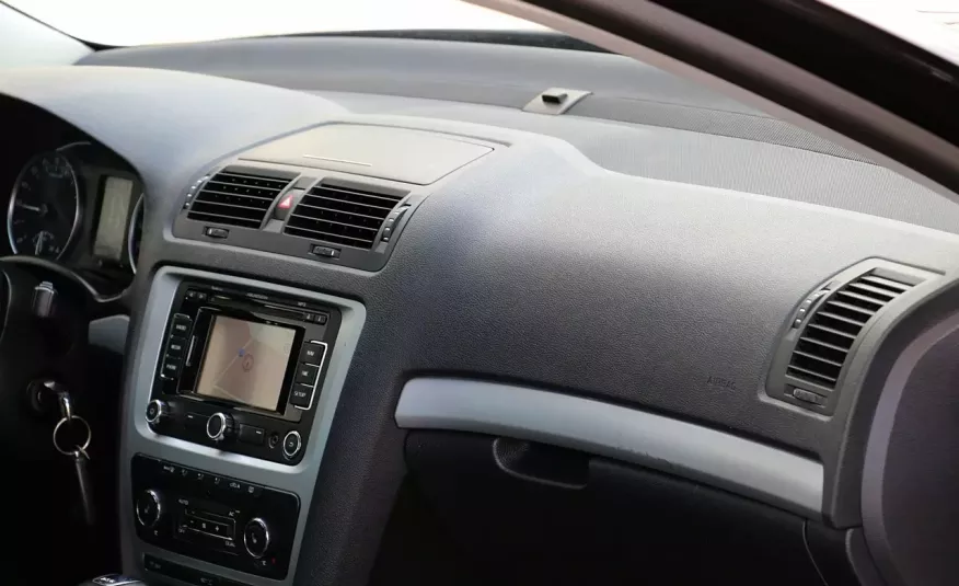 Skoda Octavia 140KM CR Navi Manetki Tempomat Podgrzewane Fotele Niemcy zdjęcie 8