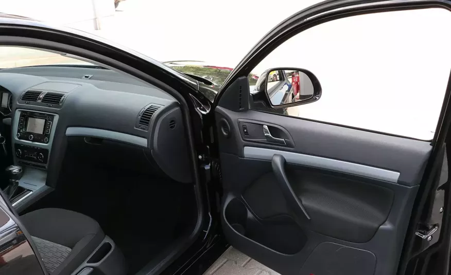 Skoda Octavia 140KM CR Navi Manetki Tempomat Podgrzewane Fotele Niemcy zdjęcie 12