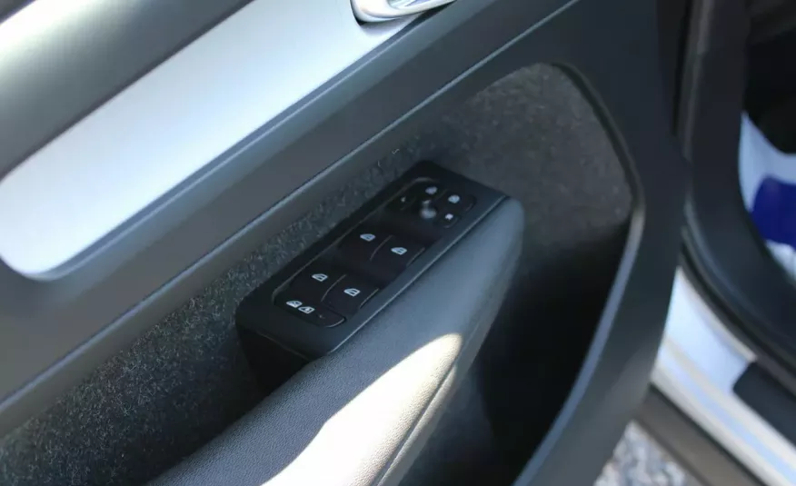 Volvo XC 40 F-vat, salon-polska, I-właściciel, LED, automat, grzane-fotele, półskóra zdjęcie 5