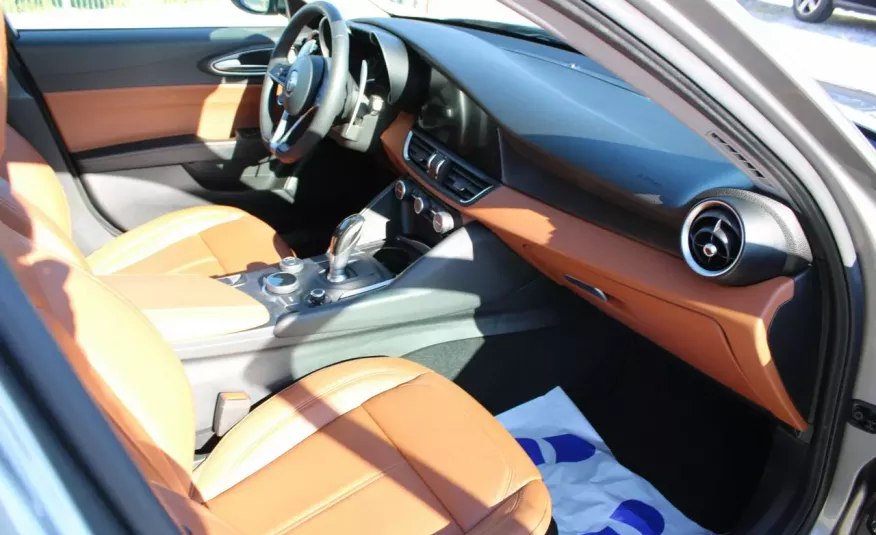 Alfa Romeo Giulia F-Vat, salon-pl, skóra, benzyna, gwarancja, Automat, Alu, I-właściciel zdjęcie 8
