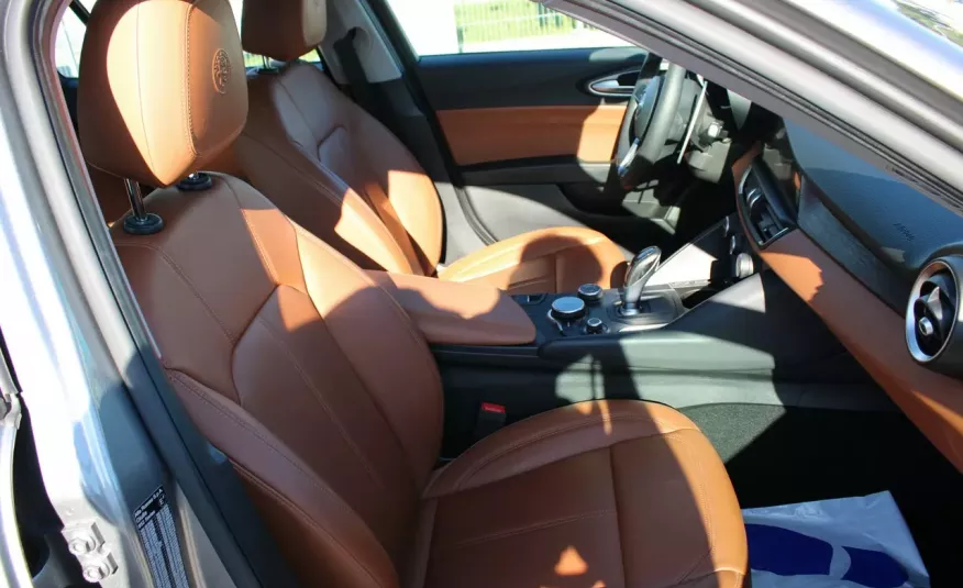Alfa Romeo Giulia F-Vat, salon-pl, skóra, benzyna, gwarancja, Automat, Alu, I-właściciel zdjęcie 9