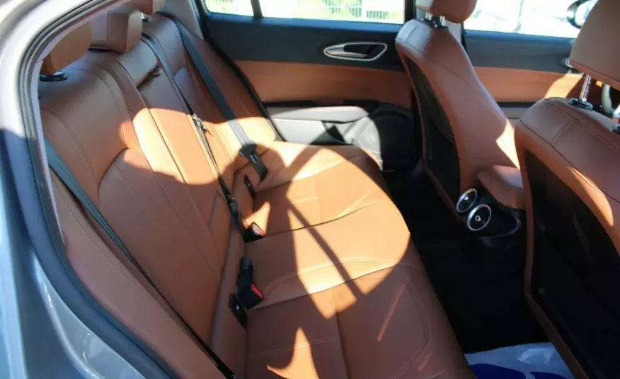 Alfa Romeo Giulia F-Vat, salon-pl, skóra, benzyna, gwarancja, Automat, Alu, I-właściciel zdjęcie 10