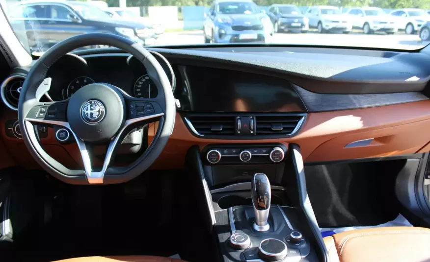 Alfa Romeo Giulia F-Vat, salon-pl, skóra, benzyna, gwarancja, Automat, Alu, I-właściciel zdjęcie 15