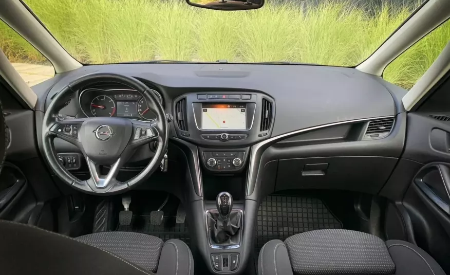 Zafira Opel Zafira 2.0 170 KM Faktura VAT 23% 7 osób zdjęcie 6