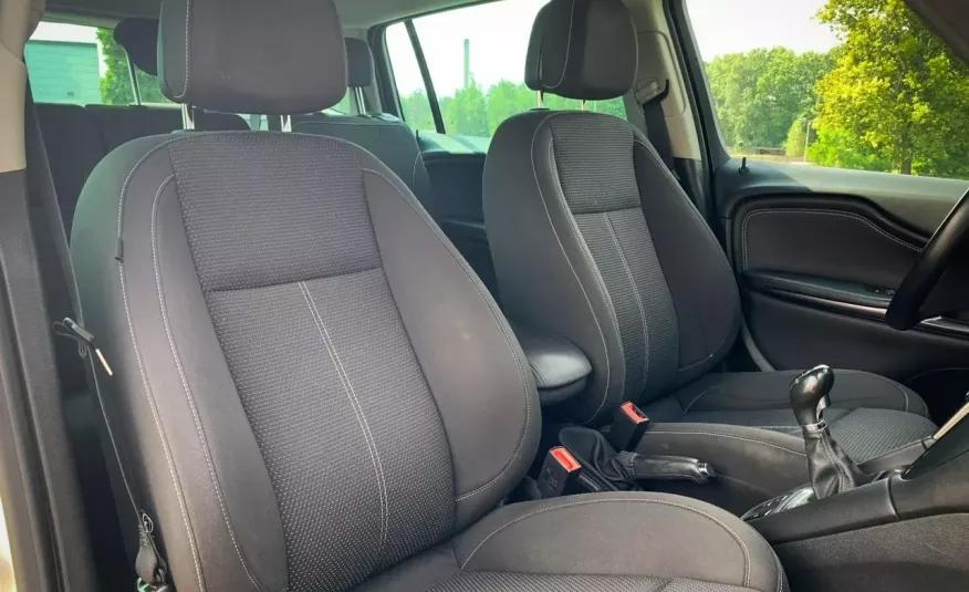 Zafira Opel Zafira 2.0 170 KM Faktura VAT 23% 7 osób zdjęcie 7