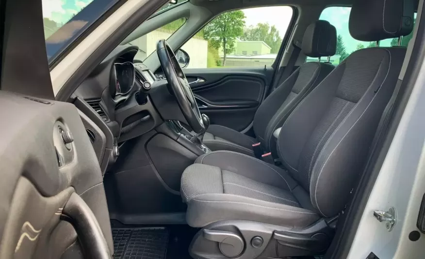 Zafira Opel Zafira 2.0 170 KM Faktura VAT 23% 7 osób zdjęcie 8
