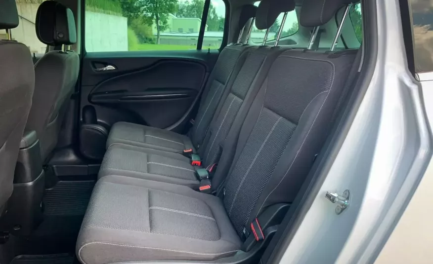 Zafira Opel Zafira 2.0 170 KM Faktura VAT 23% 7 osób zdjęcie 9