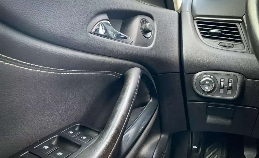 Zafira Opel Zafira 2.0 170 KM Faktura VAT 23% 7 osób zdjęcie 16