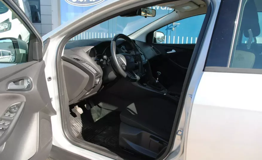 Focus Hatchback PlatiniumX 1, 5TDCi 120KM ASO Forda zdjęcie 9