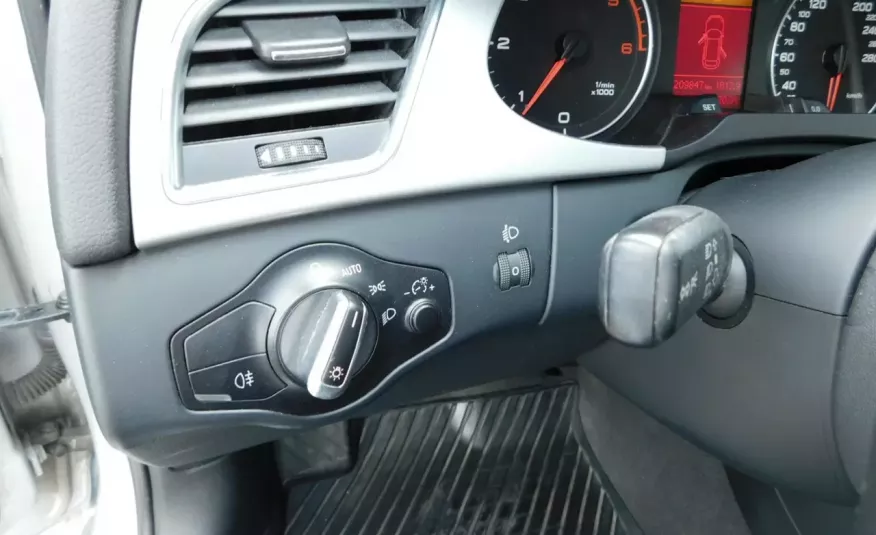 Audi A4 , oryginalny lakier, zadbany zdjęcie 16