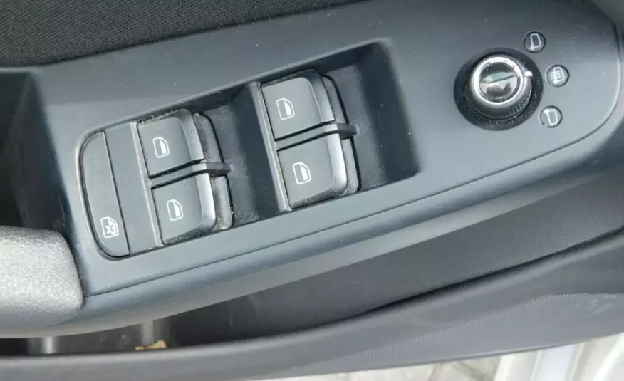 Audi A4 , oryginalny lakier, zadbany zdjęcie 17