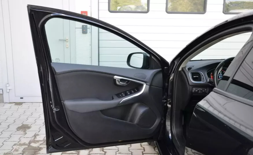Volvo V40 Czarne Zarejestrwane 2.0D4 190KM Full LCD Navi Led zdjęcie 10