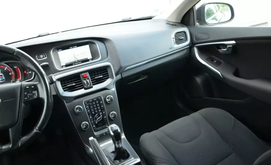 Volvo V40 Czarne Zarejestrwane 2.0D4 190KM Full LCD Navi Led zdjęcie 14