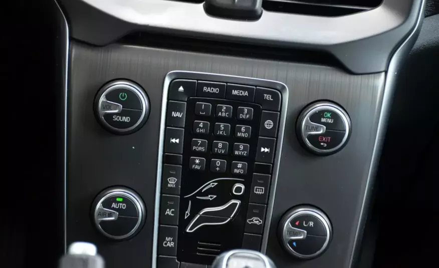 Volvo V40 Czarne Zarejestrwane 2.0D4 190KM Full LCD Navi Led zdjęcie 17