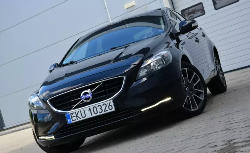 Volvo V40 Czarne Zarejestrwane 2.0D4 190KM Full LCD Navi Led zdjęcie 19