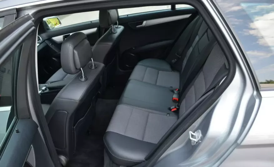 Mercedes C 220 Zarejestrowany 2.2CDI Avantgarde Lift Navi LED Grz.fotele Alu Gwara zdjęcie 13