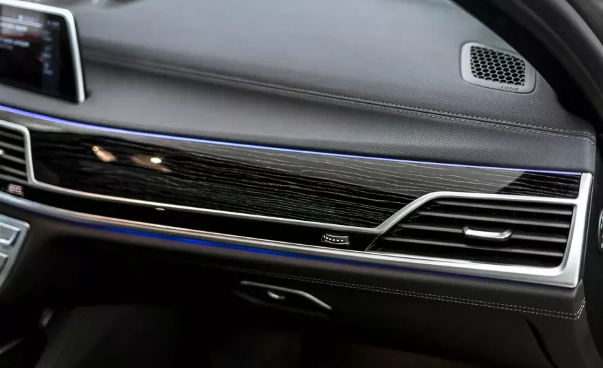BMW 750 zdjęcie 14
