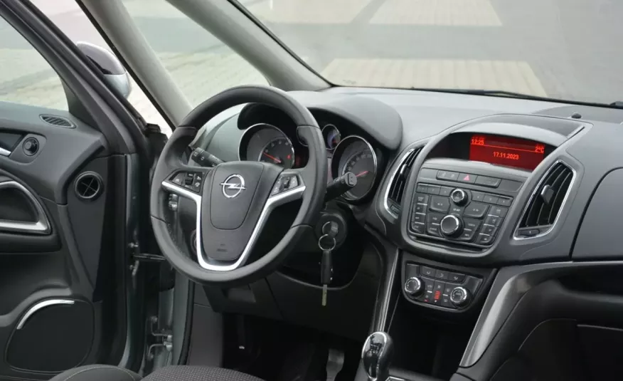 Opel Zafira 1.4T(140KM) bi-Xenon Ledy _Panorama z Niemiec 7-foteli zdjęcie 22