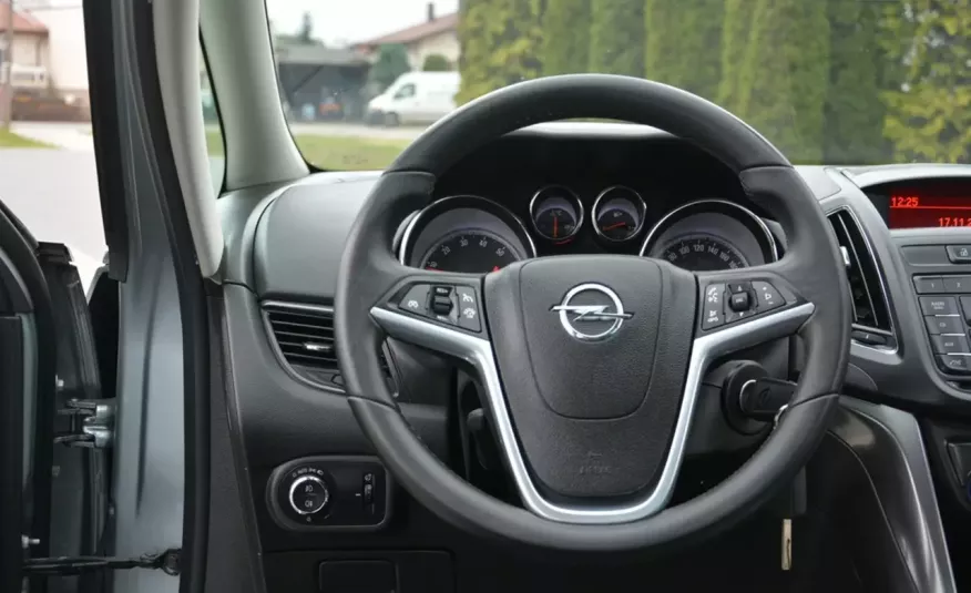 Opel Zafira 1.4T(140KM) bi-Xenon Ledy _Panorama z Niemiec 7-foteli zdjęcie 25