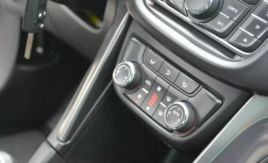 Opel Zafira 1.4T(140KM) bi-Xenon Ledy _Panorama z Niemiec 7-foteli zdjęcie 27