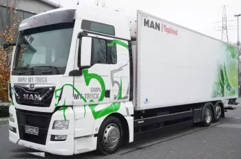 MAN TGX 24.440 6×2 E6 / Chłodnia Lacapitaine 22 palety / Bitemperatura
