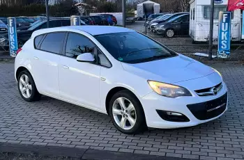 Opel Astra LIFT Gwarancja Benzyna Niski Przebieg 