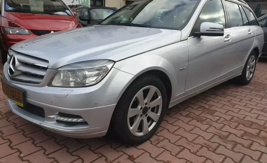 Mercedes C 180 Bezwypadkowy. . Bardzo Bogata Wersja Wyposażenia. zdjęcie 