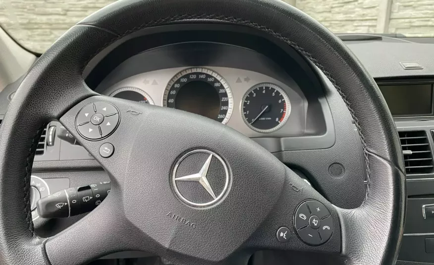 Mercedes C 180 Bardzo zadbana - 100% oryginalny przebieg.NOWY ROZRZĄD !!! zdjęcie 4