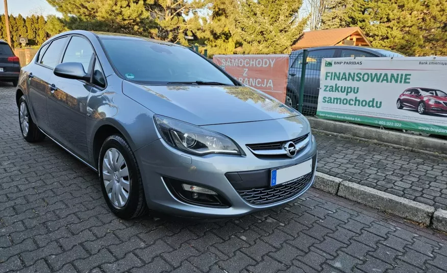 Opel Astra Xenony / Podgrzewane fotele i kierownica / 6 biegów zdjęcie 3