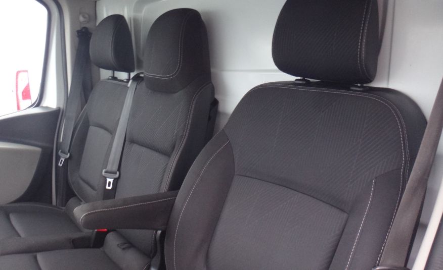 Renault TRAFIC L2H2 2019 klima pdc navi dotyk telefon tempomat regały półki bagażnik z drabinką zdjęcie 9