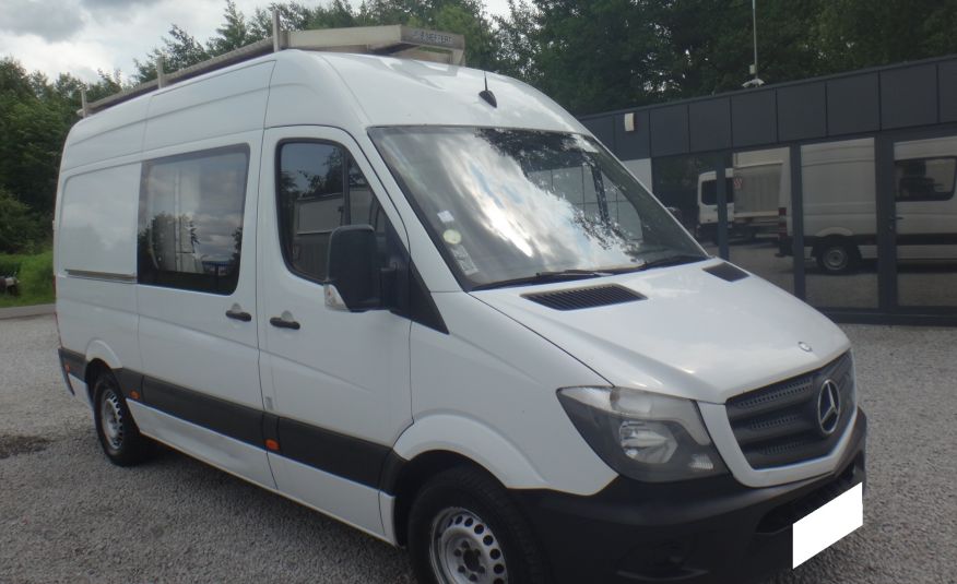 samochód dostawczy Mercedes zdjęcie 1