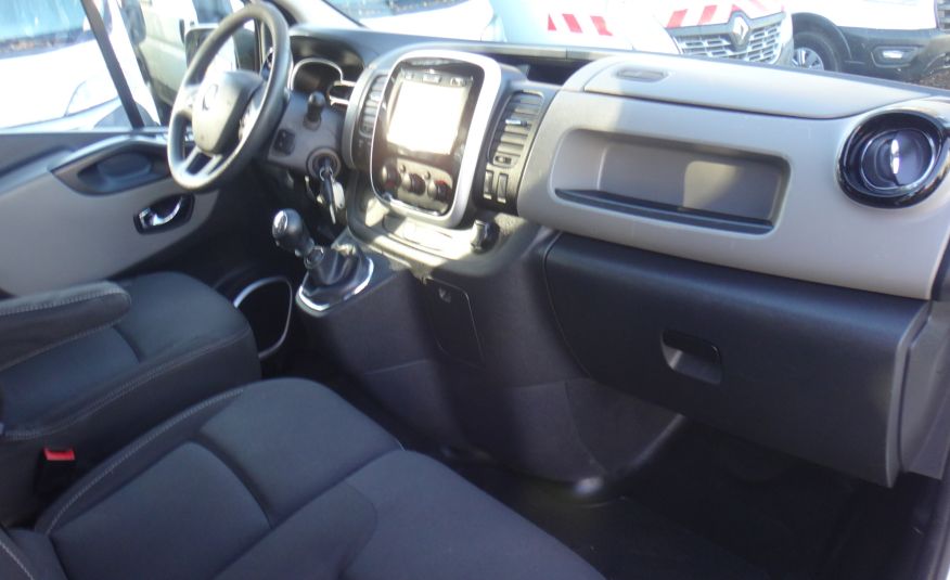 Renault TRAFIC brygadówka doka dubel kabina 2018 rok klima navi zdjęcie 9