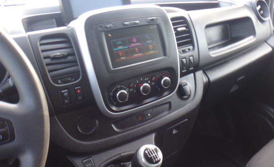 Renault TRAFIC 2022rok klima navi 2.0dCi 150KM karetka ambulans 2xdrzwi boczne zdjęcie 12