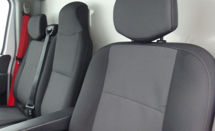 Renault LIFT MASTER IV kontener niskopodwoziowy 2022 klima navi LED 76tys km kamera cofania zdjęcie 11