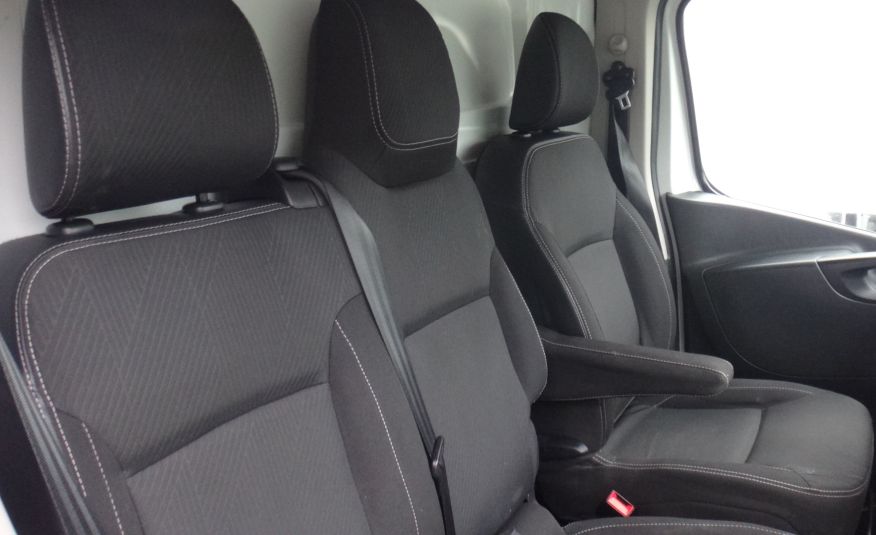 Renault LIFT TRAFIC L1H1 2021 klima navi pdc 2xdrzwi boczne 2.0dCi 120KM zdjęcie 9